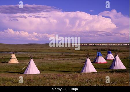 USA, Montana, Blackfeet Indian Reservation, Browning, Lodgepole Gallery und Tipi Camp Stockfoto