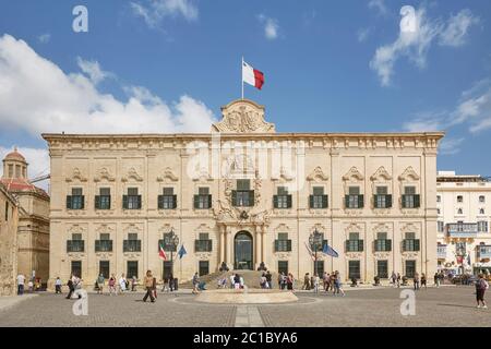 Büro des Ministerpräsidenten von Malta, ehemaliges Gebäude der Auberge de Castille in Valleta, Malta Stockfoto