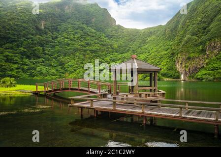 Landschaft der Insel Guishan in Yilan, taiwan. Die Übersetzung des chinesischen Textes ist 'Ingchia Pavillon' Stockfoto