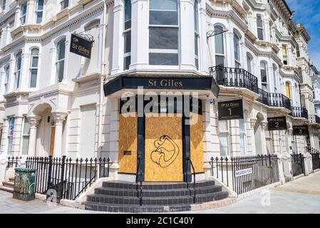 Die St Giles English Language School für ausländische Studenten in Brighton, die während der COVD-19-Sperre des Coronavirus in Großbritannien an Bord gegangen ist Stockfoto