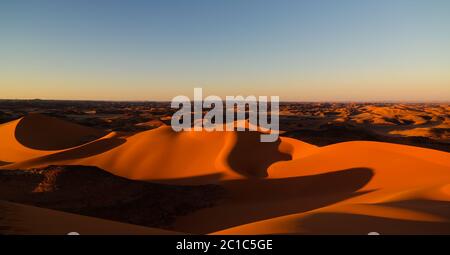 Blick auf die Düne von Tin Merzouga im Tassili nAjjer Nationalpark in Algerien Stockfoto