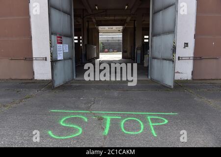 Ostrava, Tschechische Republik. April 2020. Eine neue Teststelle in Ostrava, Mährisch-Salesianisches Gebiet, Tschechische Republik, am 17. April 2020. Kredit: Jaroslav Ozana/CTK Foto/Alamy Live Nachrichten Stockfoto