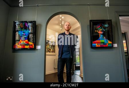 Harrogate, 15. Juni 2020. Richard McTague, Inhaber der unabhängigen Kunstgalerie RedHouse Originals, eröffnet heute zum ersten Mal seit der Sperre. Kredit: ernesto rogata/Alamy Live Nachrichten Stockfoto