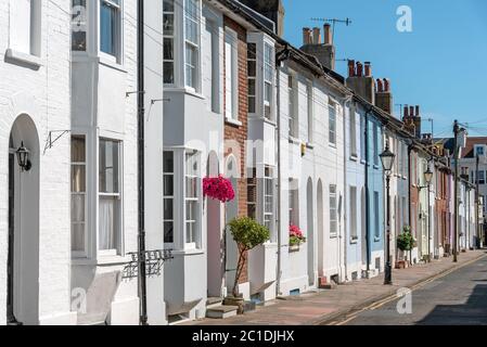 Bunte serielle Häuser in Brighton, England gesehen Stockfoto