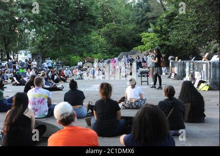 Mahnwache für George Floyd 14. Juni 2020 in Manhattans Upper East Side außerhalb des Gracie Mansion, Residenz des Bürgermeisters Bill de Blasio, in New York City, NYC Stockfoto