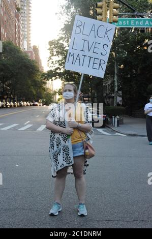 Mahnwache für George Floyd 14. Juni 2020 in Manhattans Upper East Side außerhalb des Gracie Mansion, Residenz des Bürgermeisters Bill de Blasio, in New York City, NYC Stockfoto