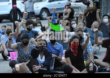 Mahnwache für George Floyd 14. Juni 2020 in Manhattans Upper East Side außerhalb des Gracie Mansion, Residenz des Bürgermeisters Bill de Blasio, in New York City, NYC Stockfoto
