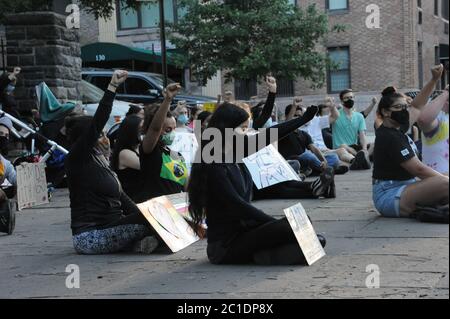 Mahnwache für George Floyd 14. Juni 2020 in Manhattans Upper East Side außerhalb des Gracie Mansion, Residenz des Bürgermeisters Bill de Blasio, in New York City, NYC Stockfoto
