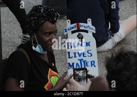 Mahnwache für George Floyd 14. Juni 2020 in Manhattans Upper East Side außerhalb des Gracie Mansion, Residenz des Bürgermeisters Bill de Blasio, in New York City, NYC Stockfoto