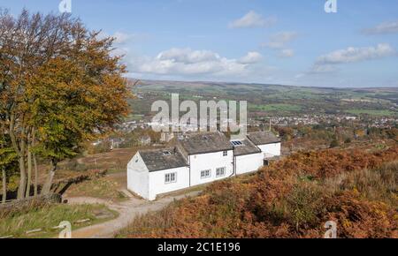 Herbstblick über das White Wells Café, ehemalige Spa-Bäder, hoch auf Ilkley Moor in Richtung West Yorkshire Stadt Ilkley Stockfoto