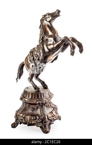 Studiofoto der Bronzestatuette des Pferdes. Pferd bleibt auf den Hinterbeinen. Westeuropa. Ende des 19. Jahrhunderts. Stockfoto