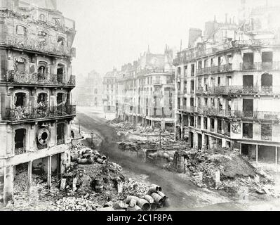 Paris während der Kommune. Rue Saint-Martin, vielleicht vom Turm aus gesehen Saint-Jacques Phot. Von B. Braquehais, Juni 1871 Stockfoto