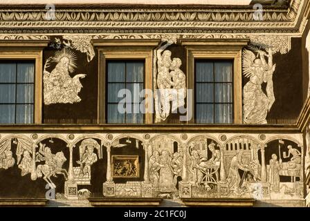 Sgraffiti im Hotel Salva Guarda in Black Eagle Haus in Mirove namesti in Litoměřice in Ustecky kraj (Region Ústí nad Labem), Tschechische Republik Stockfoto