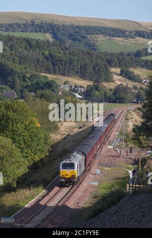 DB Cargo-Baureihe 67 Diesel-Lokomotive 67029 Diamond Jubilee Abfahrt von Stow auf der Borders Bahnlinie, Scottish Borders mit einem Charterzug Stockfoto