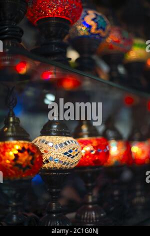 Türkische dekorativen Lampen für den Verkauf auf dem Großen Basar in Istanbul, Türkei Stockfoto