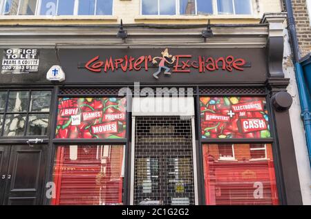 CEX Computer Exchange Second Hand Spiel und Film-Shop auf Rathbone Place. London Stockfoto