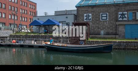 Leeres Ausflugsboot am Otaru Kanal, Hokkaido, Japan Stockfoto