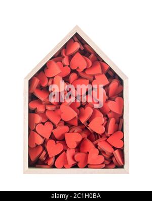 Haus voller Liebe Konzept. Holz- Haus mit vielen roten Herzen auf weißem Hintergrund Stockfoto