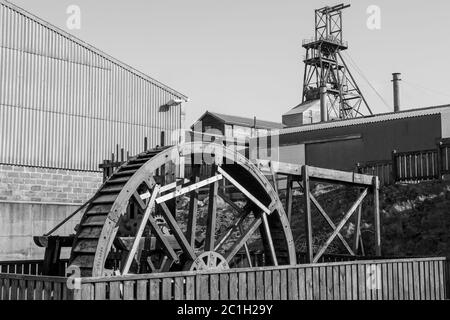 Pendeen.Cornwall.Großbritannien.20. Februar 2020.Blick auf das Wasserrad der Zedernmine Geevor in Cornwall Stockfoto