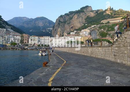 Blick Auf Amalfi Stadt Von Der Amalfi Küste Am Hafen Italien Stockfoto