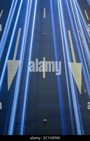 Leichte Wege über die Verkehrsschilder auf der Great Avenue Stockfoto