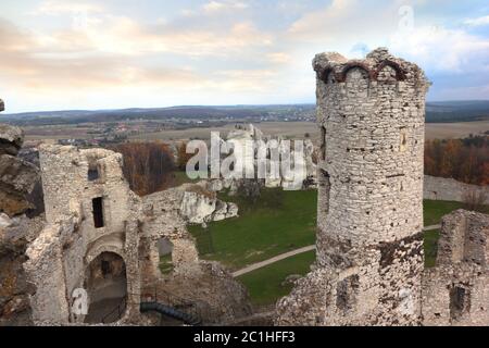 Die Ruinen der alten Burg in Ogrodzieniec Stockfoto