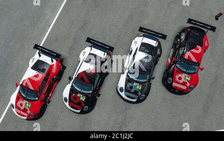 Le Mans, Frankreich. Juni 2020. Das Porsche Esports Team setzt vier Porsche 911 RSR bei den virtuellen 24 Stunden von Le Mans ein Le Mans: 24 Stunden von Le Mans virtuel 2020 Quelle: dpa/Alamy Live News Stockfoto