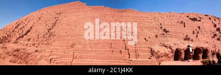 Außenansicht der Pyramide von Huaca Pucllana, Lima, Peru Stockfoto