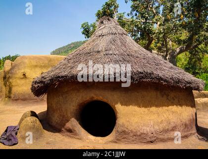 Traditionelles tammari Dorf von Tamberma in Koutammakou, dem Land der Batammariba, Kara Region, Togo Stockfoto