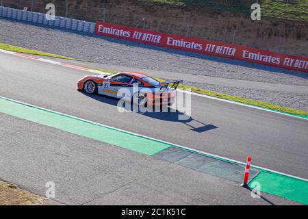 MONTMELLO, SPANIEN-10. MAI 2019: Porsche 911 GT3 Cup Type 991 II Porsche Mobil 1 Supercup Rennwagen (Fahrer: Jesse van Kuijk) Stockfoto