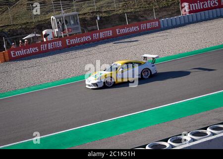 MONTMELLO, SPANIEN-10. MAI 2019: Porsche 911 GT3 Cup Type 991 II Porsche Mobil 1 Supercup Rennwagen (Fahrer: Fernando Croce) Stockfoto