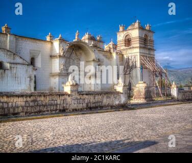 Außenansicht der Kirche der Unbefleckten Empfängnis, Yanque, Chivay, Peru Stockfoto