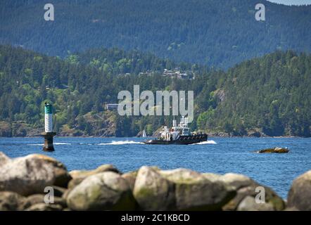 West Coast Tugboat BC. Ein Schlepper, der an der Küste von British Columbia arbeitet. Stockfoto