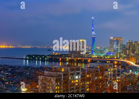 Hakata Stadtbild bei Nacht in Fukuoka, Japan Stockfoto