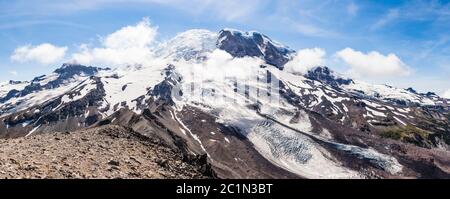 Blick vom 3rd Burroughs Mountain. Blick auf den Winthrop Glacier, Inter Glacier, Emmons Glacier und Steamboat Prow, Mount Rainier National Park, Wash Stockfoto