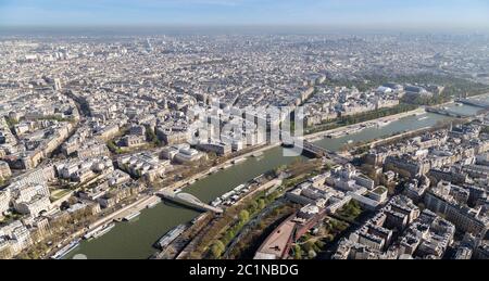 Paris, Frankreich, März 30 2017: Stadtpanorama. Blick vom Eiffelturm Stockfoto