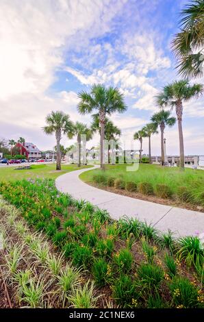 Waterfront Park ist in der Nähe der Brücke der Löwen, 10. April 2015, in St. Augustine, Florida abgebildet. Der Park verfügt über gepflasterte Wanderwege. Stockfoto