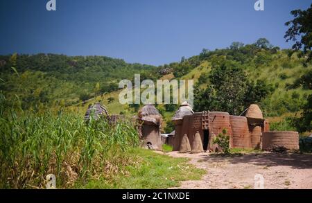 Traditionelles tammari Dorf von Tamberma in Koutammakou, dem Land der Batammariba, Kara Region, Togo Stockfoto