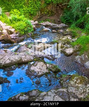 La Petite Cascade - der kleine Wasserfall von Cance und CanÃ§auf Flüssen - Le Neufbourg, Normandie, Frankreich Stockfoto