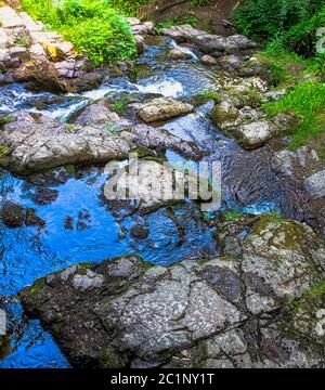 La Petite Cascade - der kleine Wasserfall von Cance und CanÃ§auf Flüssen - Le Neufbourg, Normandie, Frankreich Stockfoto