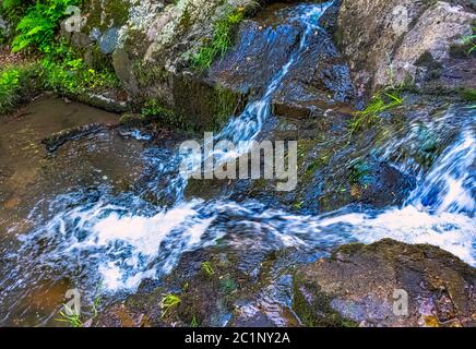 La Petite Cascade - der kleine Wasserfall von Cance und CanÃ§auf Flüssen - Le Neufbourg, Normandie, Frankreich Stockfoto