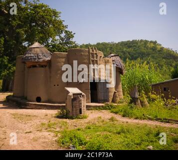 Traditionelles tammari Dorf von Tamberma in Koutammakou, dem Land der Batammariba, Kara Region, Togo Stockfoto