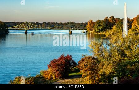 Glienicke Brücke am großen Wannsee Stockfoto