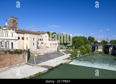 Basilika St. Bartholomäus auf der Insel, Rom, Italien. Es wurde 998 von Otto III., Heiligen Roma, gegründet Stockfoto