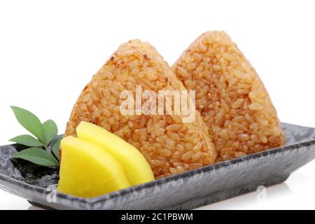 Yakionigiri, Japanisch essen, Reis, Reis Dreieck mit Sojasoße Stockfoto