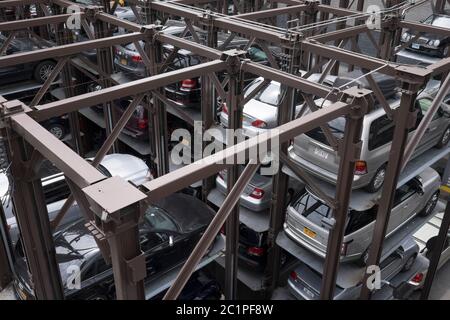 Ein automatisches, mehrstöckiges automatisches Parksystem in New York City, USA Stockfoto
