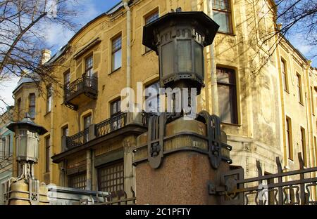 Fragment der Fassade des Wohnhauses Lidval in St. Petersburg Stockfoto