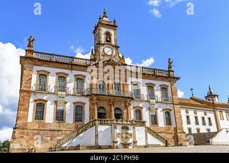 Altes Gebäude aus dem 18. Jahrhundert in Kolonialarchitektur in Ouro Preto Stockfoto