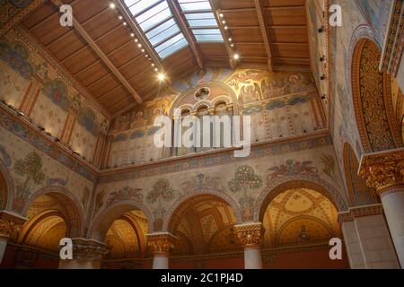 Budapest, Ungarn - 27. März 2018: Sanierter rumänischer Saal des Budapester Kunstmuseums Stockfoto