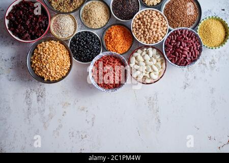 Organische superfood Sortiment in Schalen Stockfoto